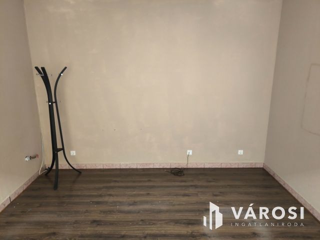 16 m2-es bérelhető üzlethelyiség a Pólusban!