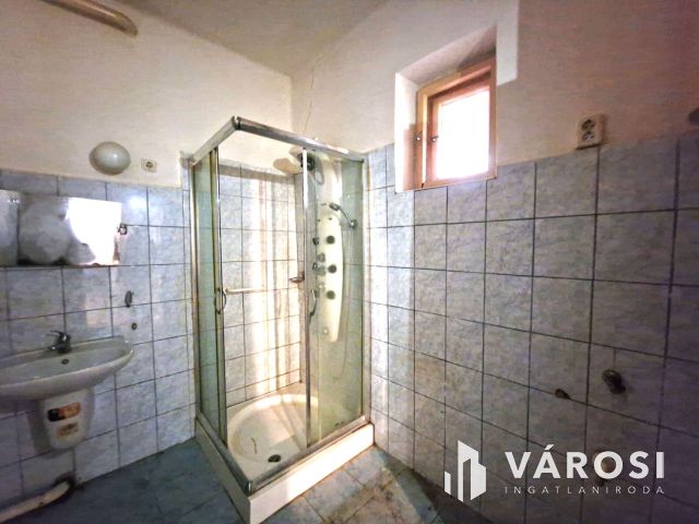 Hangulatos, verandás, 3 szobás kertes ház jó környéken