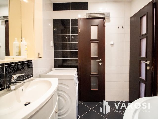 Modern sorházi lakás teljes bútorzattal