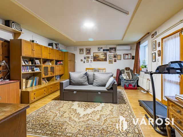 Családi ház Ürömön, akár három generációnak