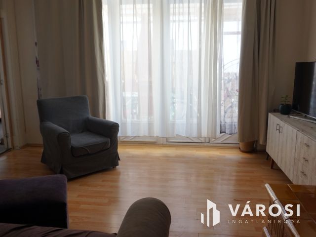 Impozáns lakás kertrésszel kiváló helyen Vásárhelyen