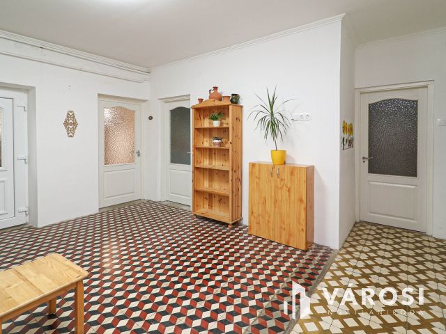 Békésen családi ház tágas telekkel eladó!