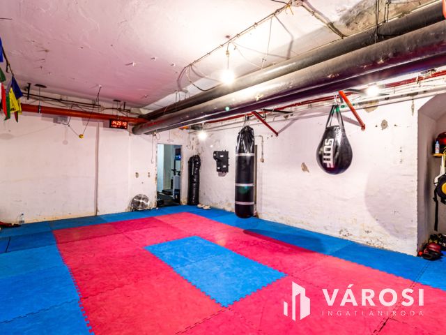Újlipótváros körút közeli részén tágas üzlethelyiség eladó
