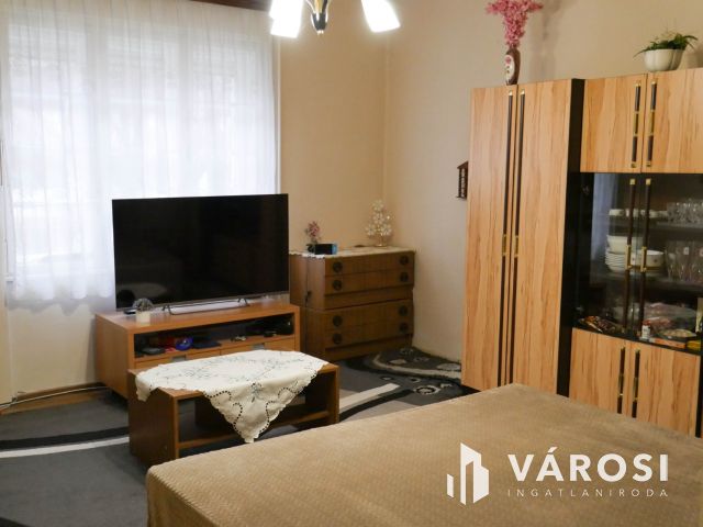 Eladó kétlakásos ház Révfaluban, egyetem közelében