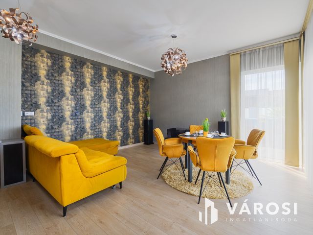 Panorámás luxus családi ház medencével Csömörön eladó!