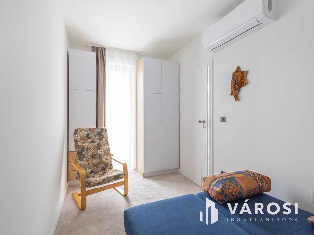 Nagy erkélyes új építésű albérlet