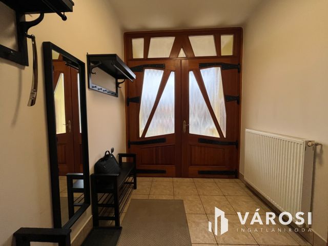 Debreceni Klasszikus Stílusú Impozáns Ingatlan Eladó!