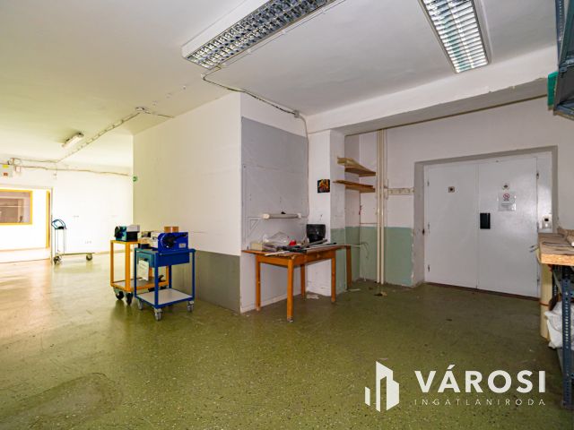 Eladó Ipari ingatlan Komlón