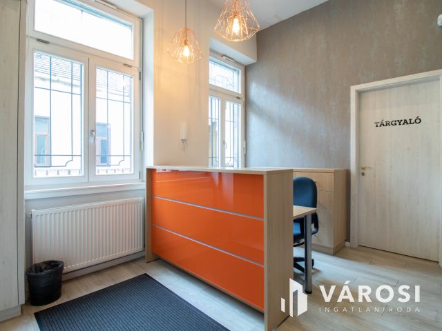 15 m2-es, 3. emeleti iroda kiadó a Podmaniczky utcában