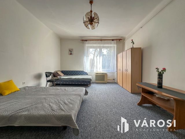 Vásártéren 1 emeleti lakás eladó!
