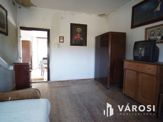 Természetközeli, szomszédmentes családi ház Bucsután!