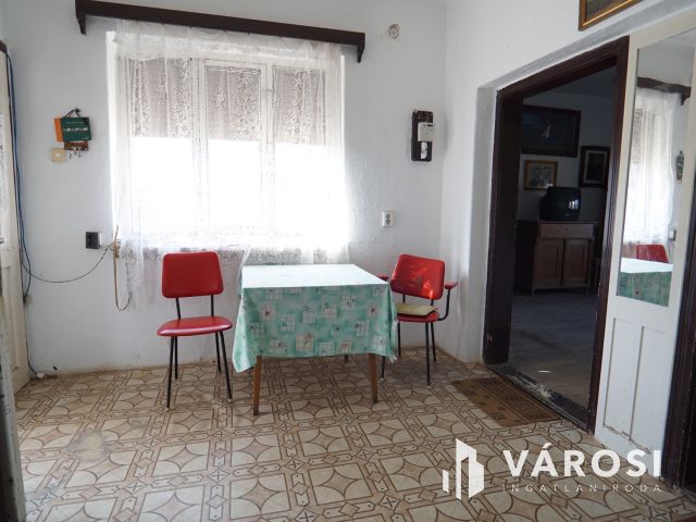 Természetközeli, szomszédmentes családi ház Bucsután!