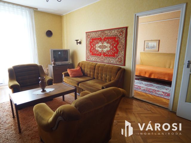 Belvárosi lakás, zárt udvaros társasházban