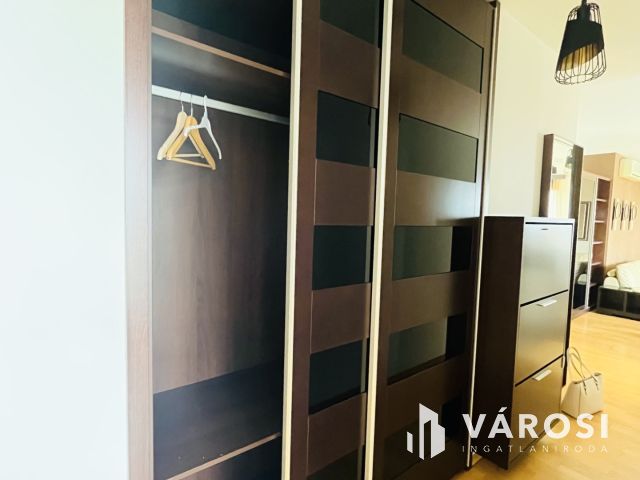 Panorámás penthouse lakás a Marina Parton!