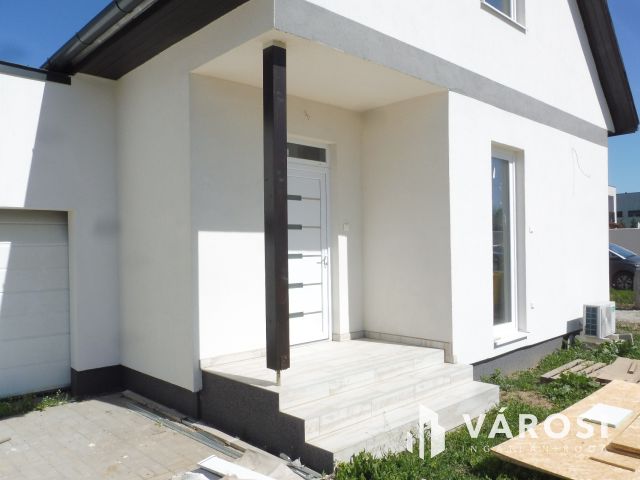 Újszegedi,nyugis,zöld-környezetben ház eladó.