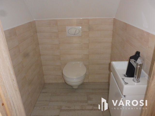 Újszegedi,nyugis,zöld-környezetben ház eladó.