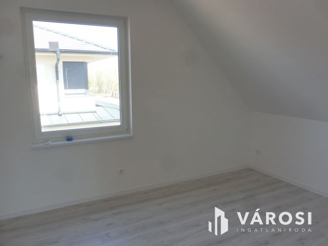 Újszegedi,nyugis,zöld-környezetben ház eladó.