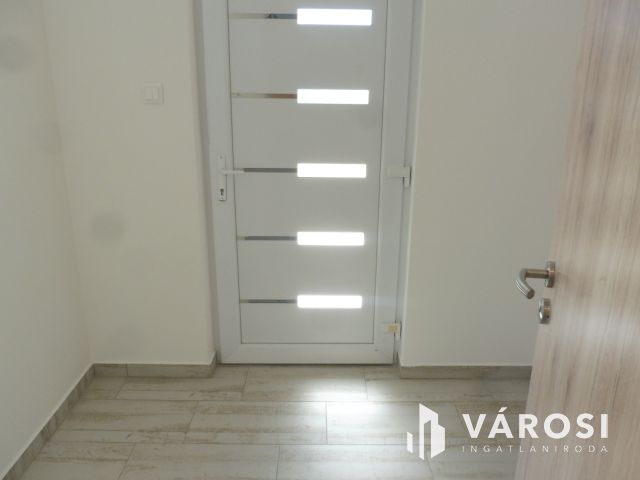 Újszegedi,nyugis,zöld-környezetben ház eladó.