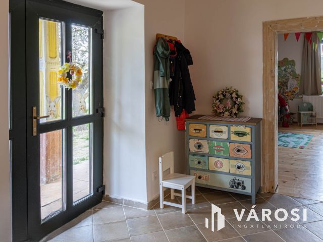 Családi ház Úriban megújult belsővel