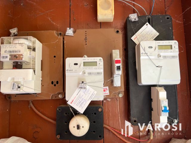 Felújítandó kádár kocka Balatonszárszón