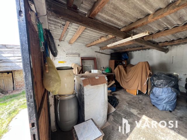 Felújítandó kádár kocka Balatonszárszón