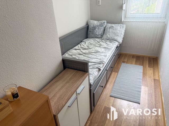 Kemerovón 3. emeleti, erkélyes lakás kiadó!