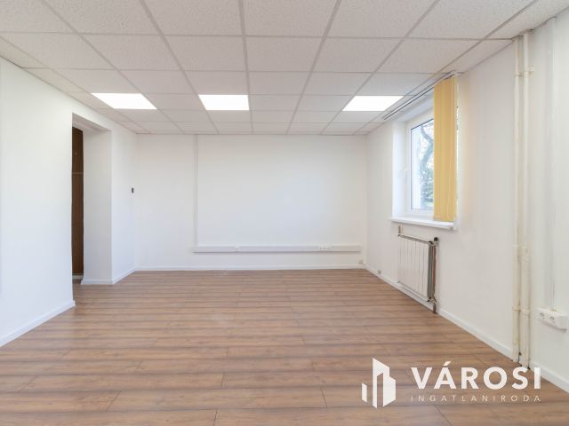 48 m2-es, két helyiséges, teakonyhás, 2.emeleti iroda