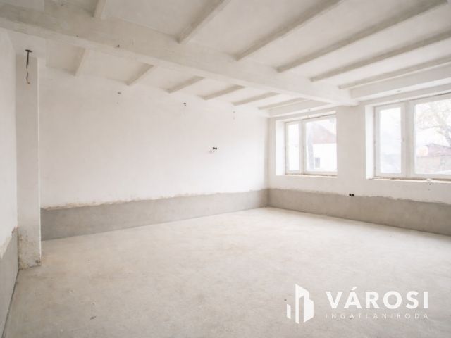 Modern elrendezés, jó ár Nagyszénáson