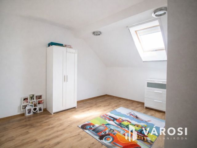 295 nm csomagolóüzem + 157 nm prémium lakótér