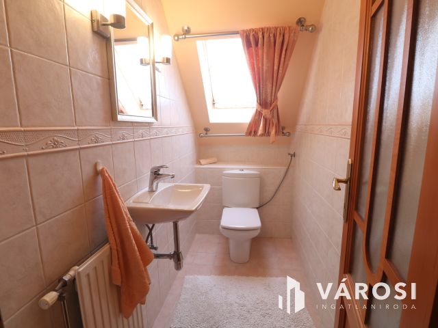 Klasszikus családi ház, Újszeged fő utcáján!