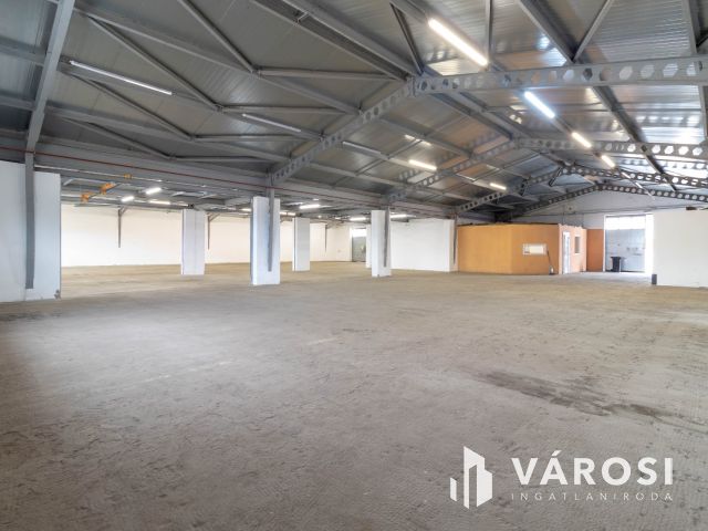 800 m2-es raktár irodablokkal M0 lehajtótól 3 km-re